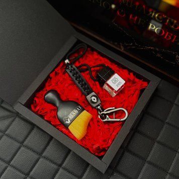 Подарочный набор RENAULT Кожаный брелок + автопарфюм + щетка для чистки салона