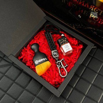 Подарочный набор OPEL Кожаный брелок + автопарфюм + щетка для чистки салона