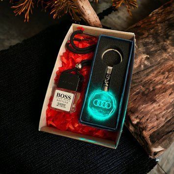 Подарочный набор AUDI Led брелок + автопарфюм