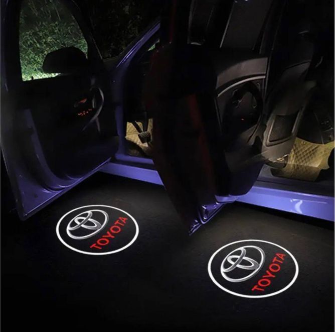Штатная HD Подсветка дверей с логотипом TOYOTA