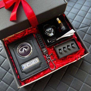 Подарунковий бокс для власників INFINITI
