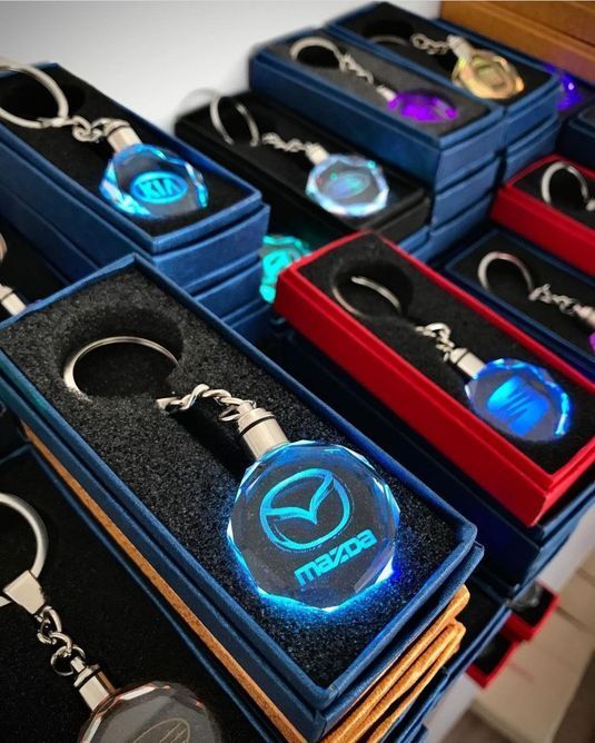 Led брелок кристал з підсвічуванням MAZDA