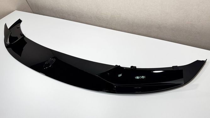 Губа BMW F10 F11 M paket Чорный глянець
