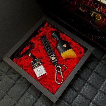 Подарунковий набір SEAT Шкіряний брелок + автопарфюм + щітка для чистки салону