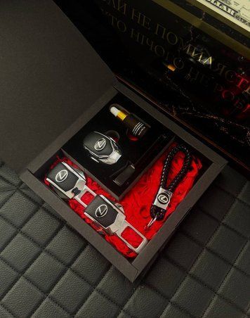 Подарунковий бокс для власників LEXUS