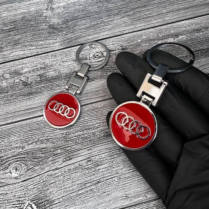 Металевий стильний брелок з логотипом AUDI