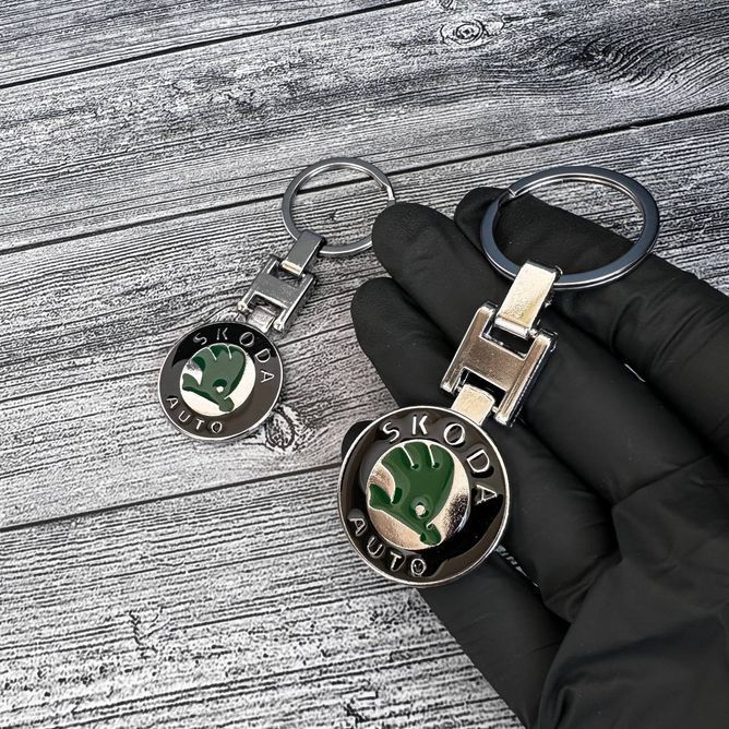 Металлический стильный брелок с логотипом SKODA