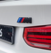 Шильдик BMW M Performance (черно-матовый) &ndash; для задней и боковой части авто.