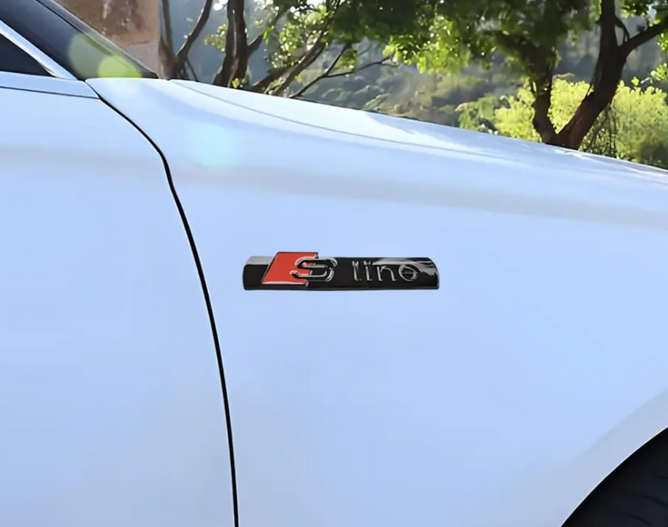 Металевий шильдик Audi S line (глянцево-чорний) &mdash; для бокової частини автомобіля