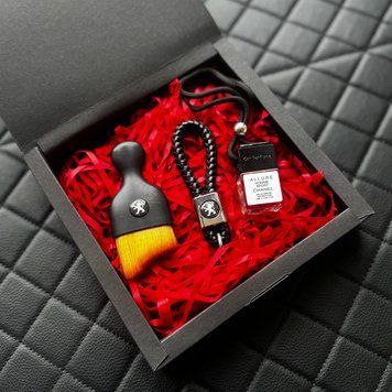 Подарочный набор PEUGEOT Кожаный брелок + автопарфюм + щетка для чистки салона