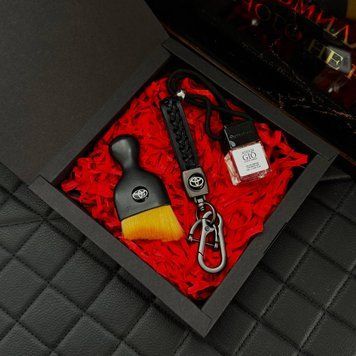 Подарунковий набір TOYOTA Шкіряний брелок + автопарфюм + щітка для чистки салону