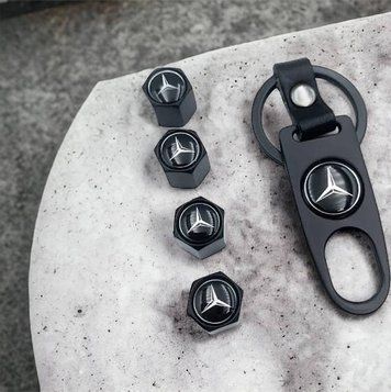 Захисні ковпачки на ніпеля MERCEDES + брелок (чорні)
