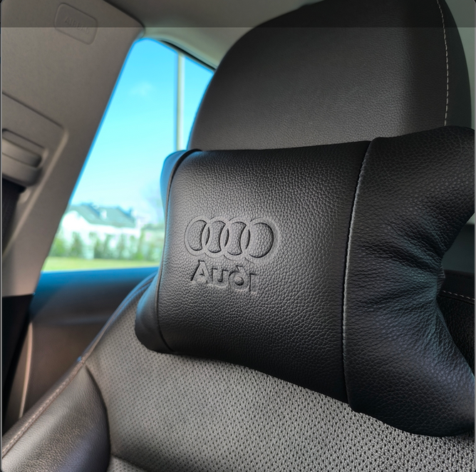 Преміальний набір автоподушок AUDI із натуральної шкіри &ndash; подушки + брелок