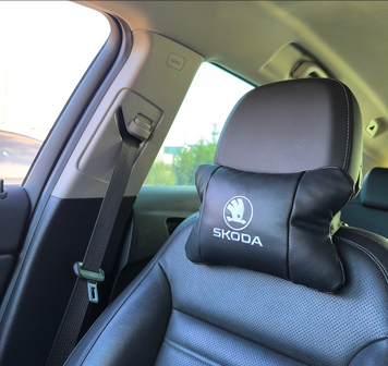 Набір шкіряних подушок SKODA з натуральної італійської шкіри + фірмовий брелок у подарунок